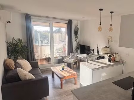 t2 meublé – clim  piscine  parking