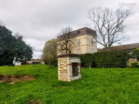 maison 9 pièces 219 m²