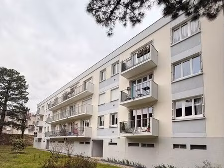 nantes – quartier gare / jardin des plantes – f1 rénové 38 m² avec balcon  parking et cave