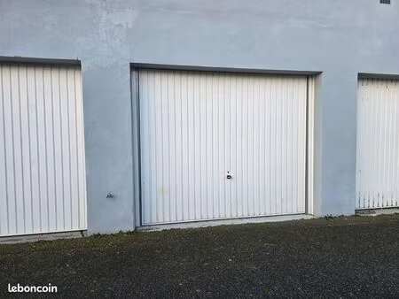 grand garage box a louer
