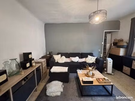 charmant t2 à louer – meyreuil (13590)