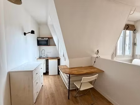 studio meublé 7 ème étage avec ascenseur