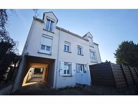 location appartement  m² t-2 à épône  640 €