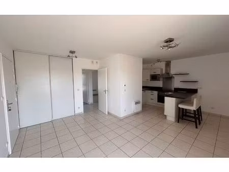 location appartement  m² t-3 à saint-pierre-des-corps  770 €