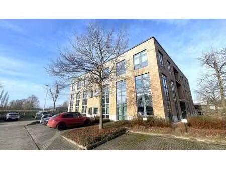 bureau prêt à l'emploi à louer dans le businesspark e19 à m