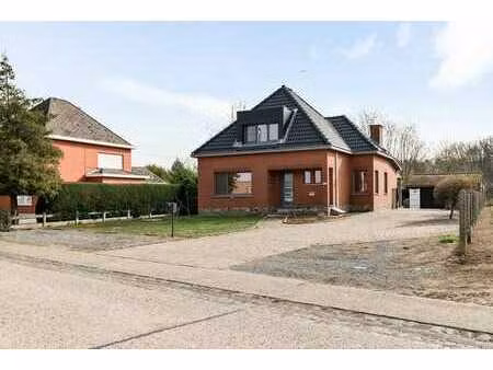 aangename woning met ruime tuin en magazijn te koop op to...