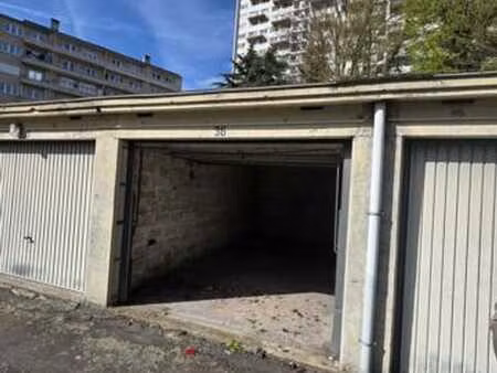 forest - box fermé à vendre – rue du domaine