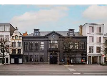 palais urbain plein de charme et aux possibilités infinies