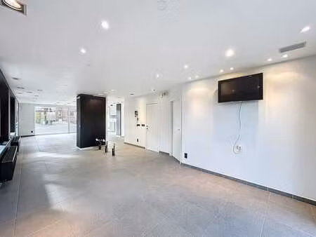 recent multifunctioneel handelspand te koop