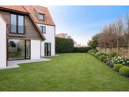 villa de nouvelle construction située au bord du zoute.