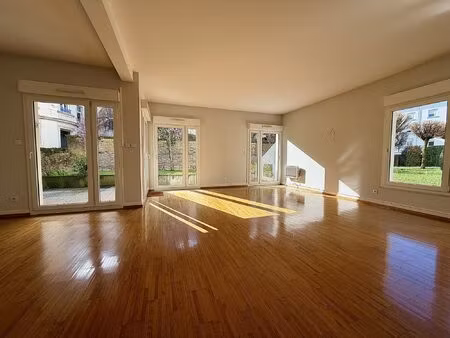 appartement t3 de 100 m² avec terrasse et garage