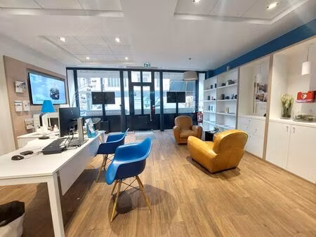 boutique idéalement située à proximité de la place léon blum