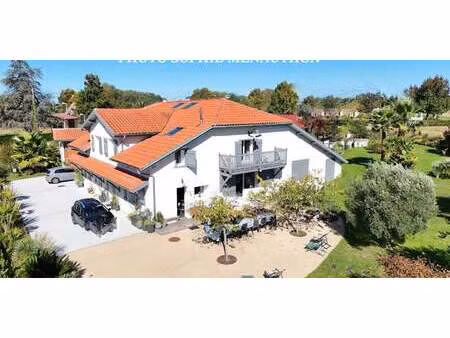 maison avec piscine et terrasse saubrigues (40)