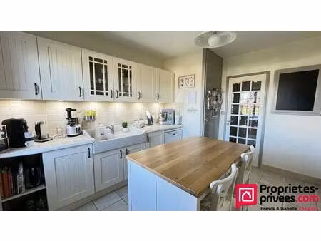 maison individuelle - 3 chambres - 2 salles de bains - bureau - jardin - garage -166 m²