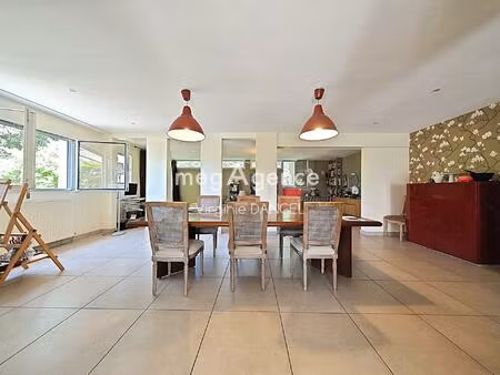 double maison hyper centre 360 m² avec jardin