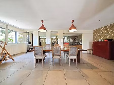 maison hyper centre 360 m² avec jardin