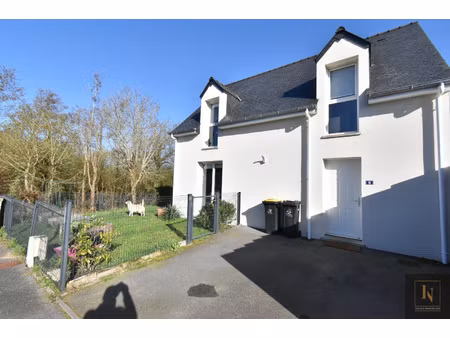 maison construite en 2016 - 91 m2 - parcelle 323 m2- theix/n