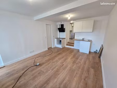 apt f1 à la campagne 10 mm de mantes + parking