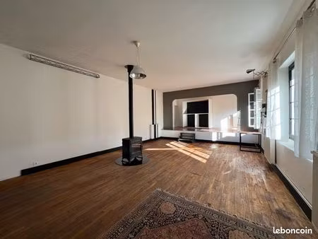 ancienne salle municipale rénovée en maison d’habitation