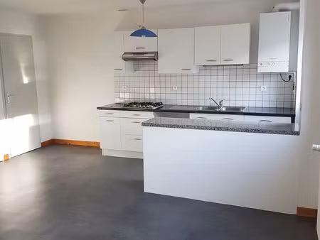 loue joli f2 de plein pied en parfait état