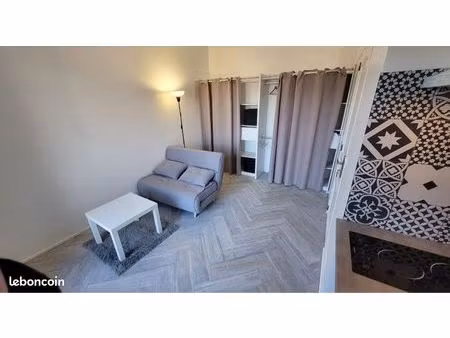 studio avec terrasse dans pavillon