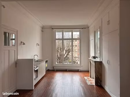 grand t2 de caractère d’env. 70m2  botanique