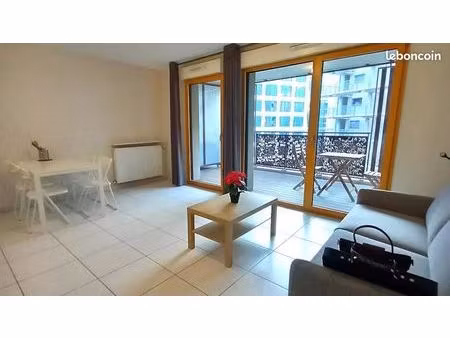 studio 36 m2  69003  balcon  garage  proche métro et facultés lyon 3