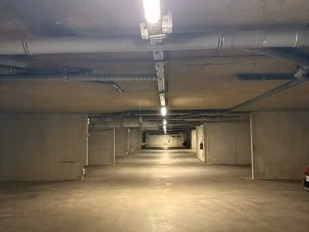 à louer - place de parking en sous-sol sécurisé