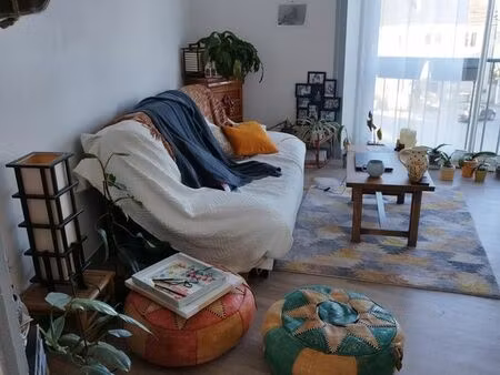 f2 proche forum et carrefour market