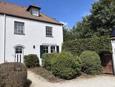 charmante maison 4 chambres avec jardin à lasne (plancenoit)