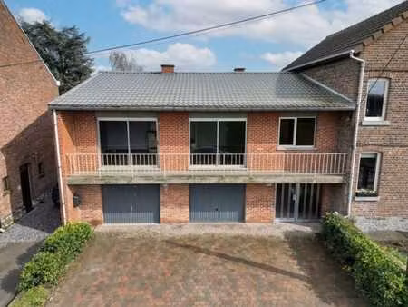 maison 2ch avec garages et jardin à rénover!