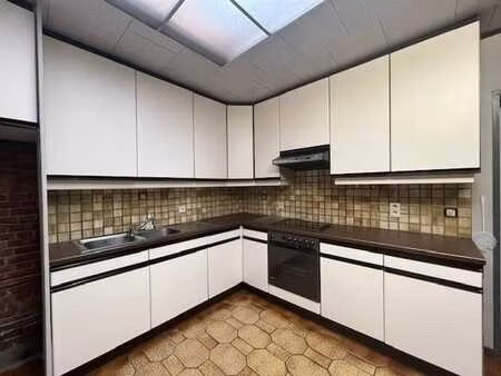 gunstig gelegen woonhuis met garage!