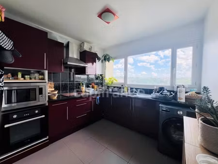 appartement t2 de 49 m² avec un balcon et une cave à vendre - epinay sous senart (91)