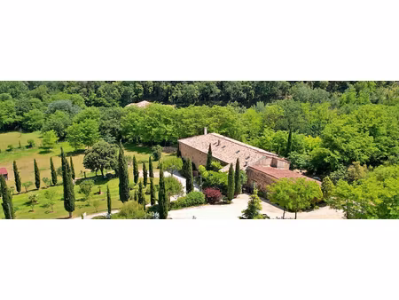 un domaine provençal d'exception à 30 minutes d'uzès