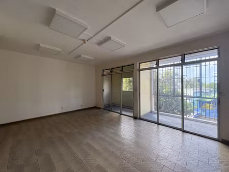 local professionnel avenue patrick saint eloi les abymes