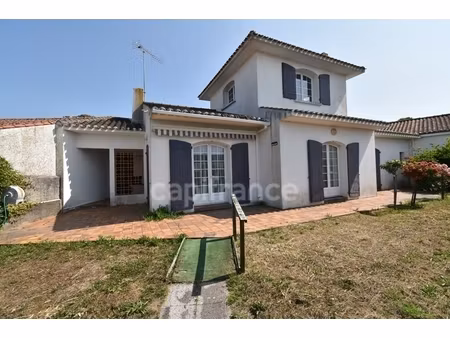 ( 85 ) entre noirmoutier   pornic et challans à vendre centre ville beauvoir sur mer maiso