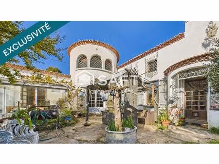 demeure de charme avec tour aménagée et vue imprenable sur la campagne