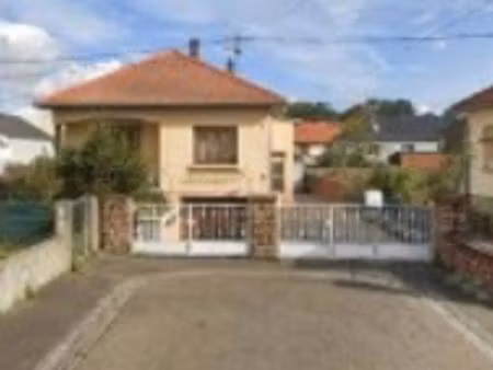 maison 5 pièces au calme absolu dans une impasse.