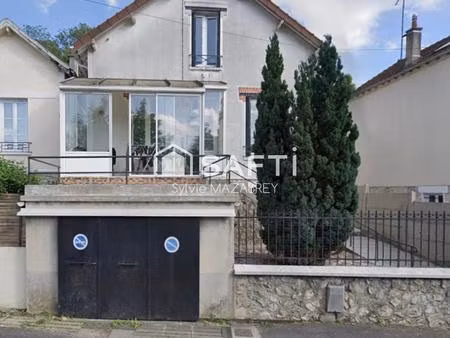 maison familiale  un bien rare à provins  à s’approprier et à rafraîchir selon vos envies.