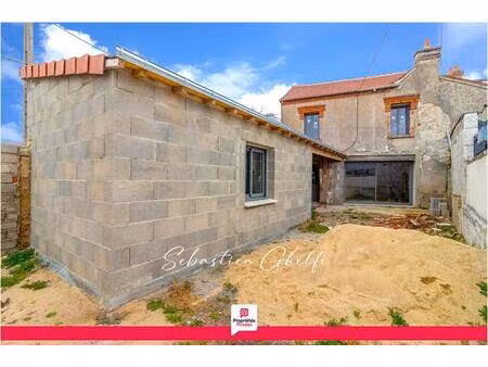 maison à rénover  possibilité de 3 chambres-dépendance-places de parking