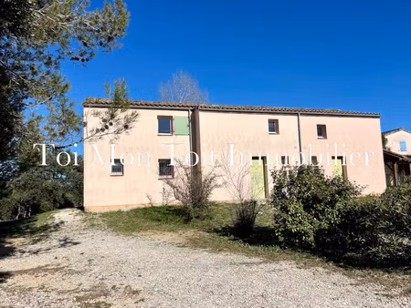 belle emplacement pour ce t4 dans résidence de loisirs à sau