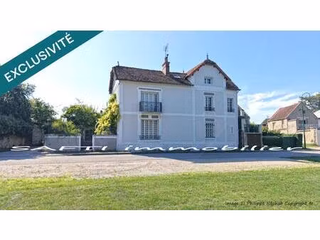 maison de charme avec 4 chambres / 191m2 sur 600m2 de terrain clos de hauts murs + dépenda