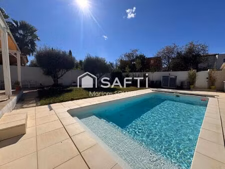 villa d’environ 146m2   parcelle 621m2  panneaux solaires  piscine