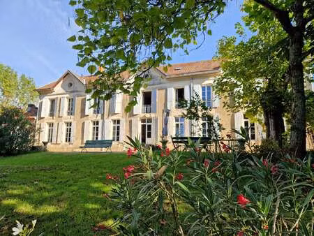 vente maison à montbron (16220) : à vendre / 477m² montbron