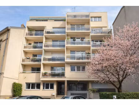 nancy / quartier sainte-marie : joli studio meublé avec terr