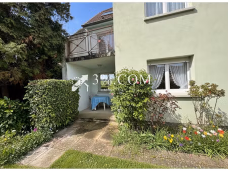 grand appartement de 3 pièces 81m2 à rafraîchir avec terrasse  cave et garage