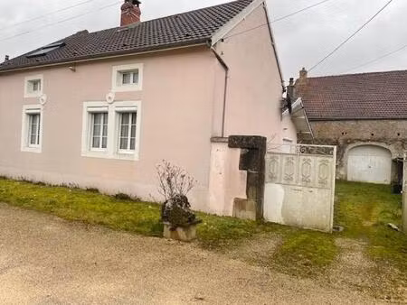 maison ancienne avec une belle grange et un terrain de 1300 m2 à buncey !