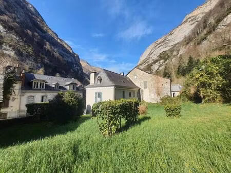 2 maisons avec jardin  une grange et un terrain