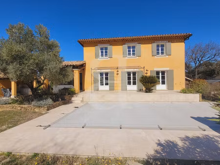 villa de charme avec piscine à grignan
