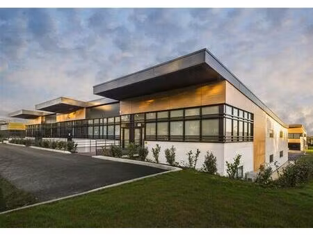 location local d'activités bussy st georges 838 m²